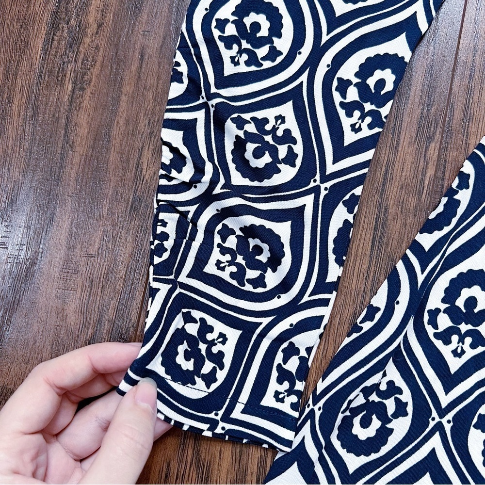 Boden • V-neck Jersey Midi Dress French Navy blue white Geo Cascade pattern - Picture 6 of 11